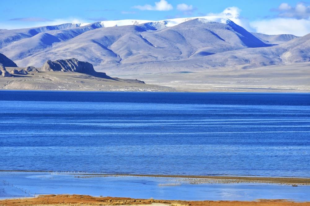 Der Manasarovar See, einer einer heiligen Seen in Tibet und das höchstgelegene Süßwassersee der Welt.