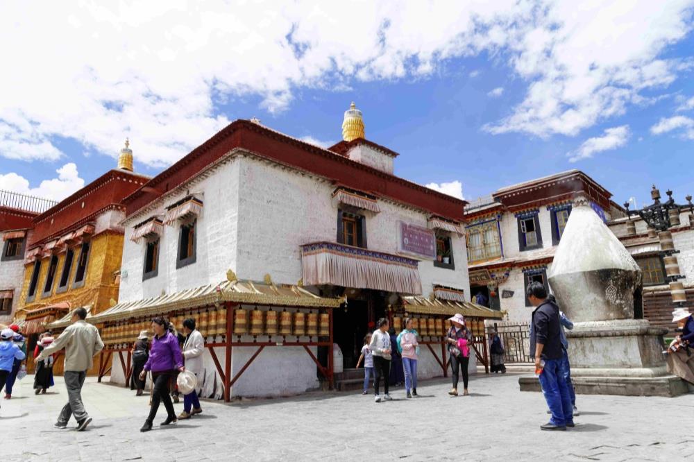 Die Innenstadt von Lhasa. Ein gemütlicher Bummel in der Innenstadt nach Ihrer Ankunft in Lhasa ist besonders empfehlenswert.