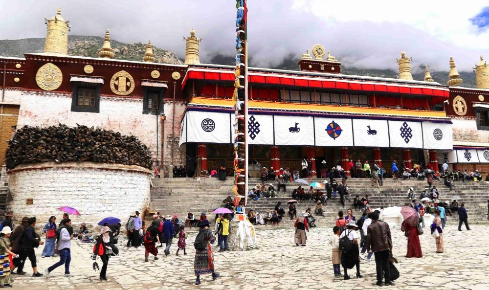 Das Drepung-Kloster, das mit über 10.000 Mönchen das weltweit grösste Kloster seinerzeit .